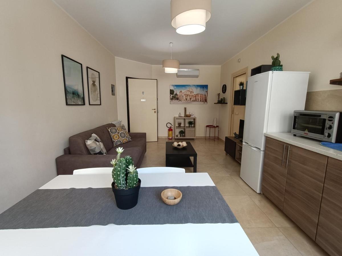 Friends & Family - Free Parking Car Apartment