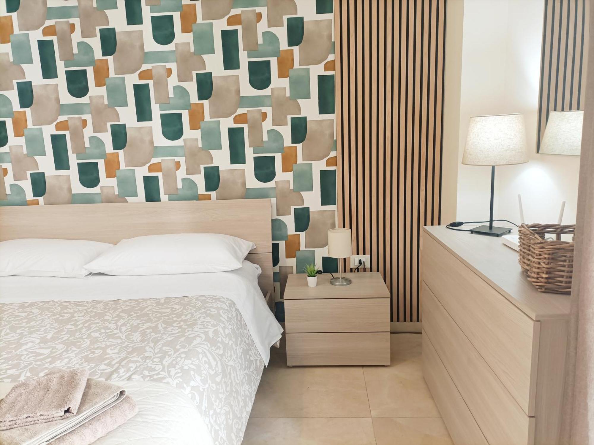 Friends & Family - Free Parking Car Apartment