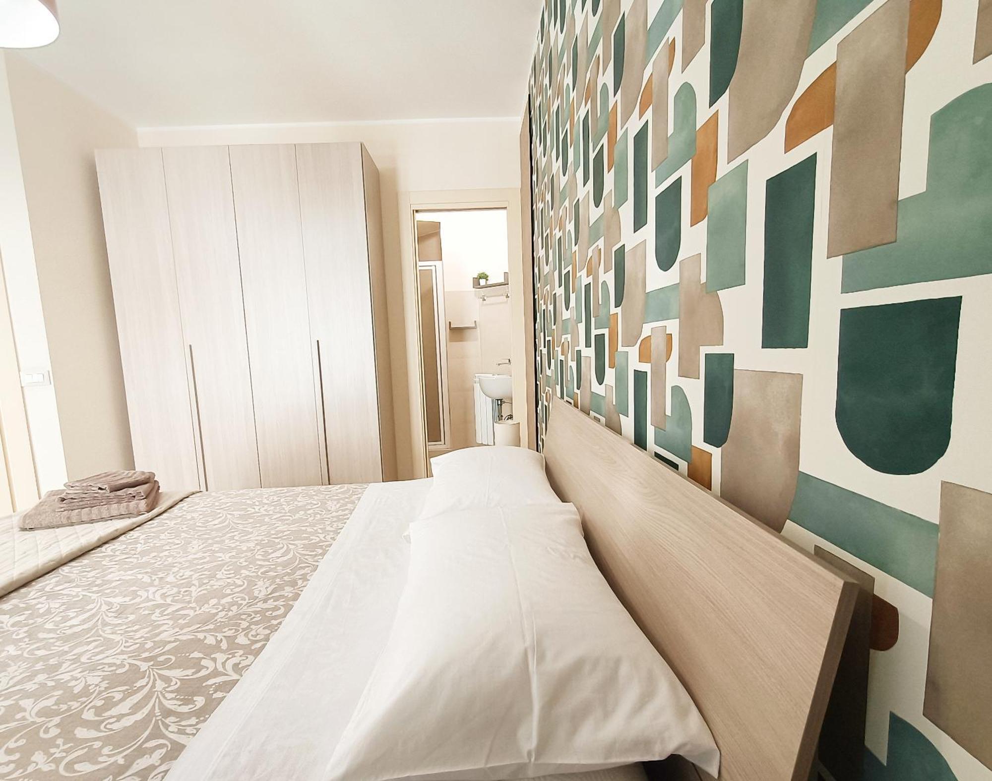Friends & Family - Free Parking Car Apartment