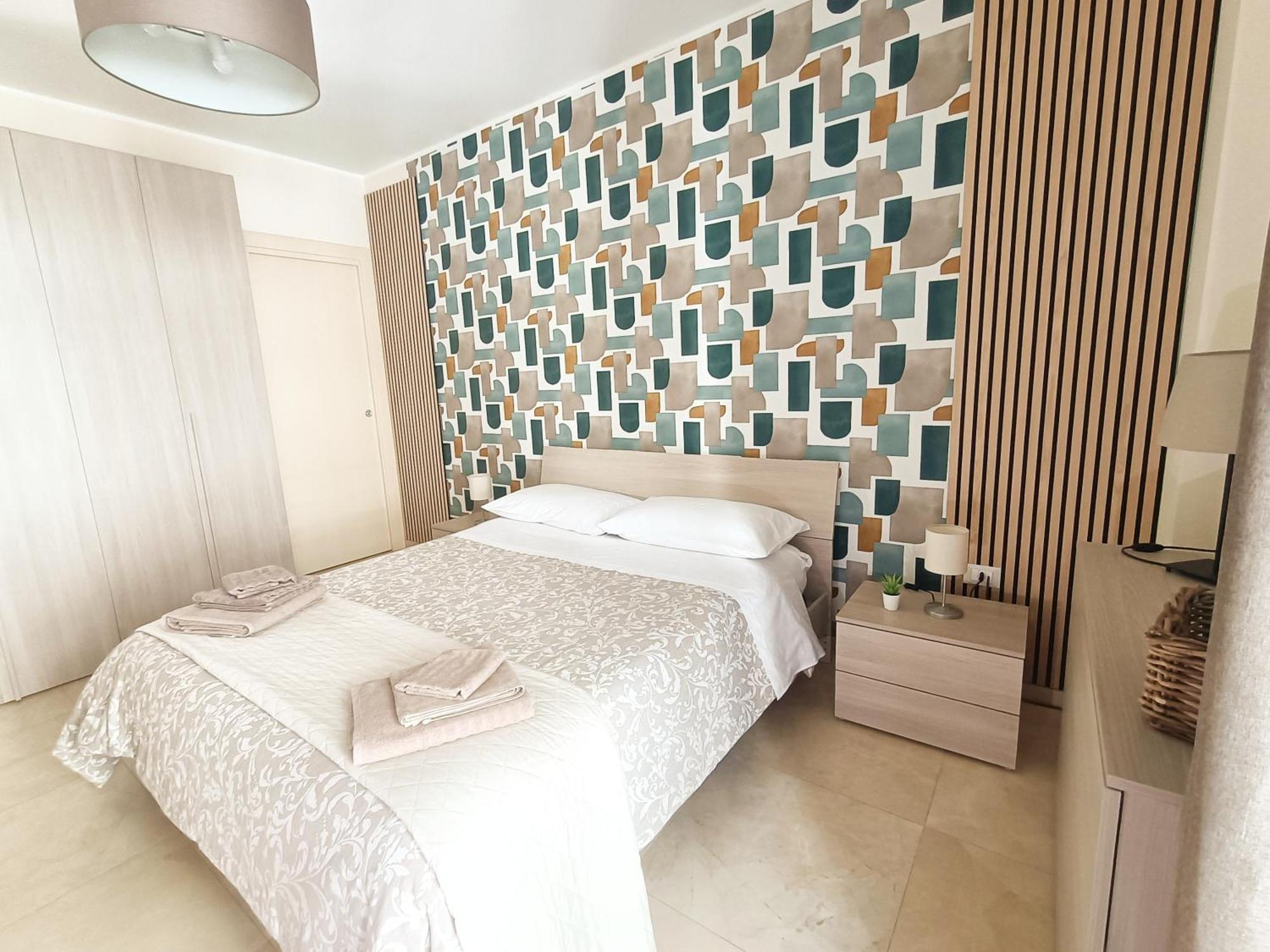 Friends & Family - Free Parking Car Apartment *
