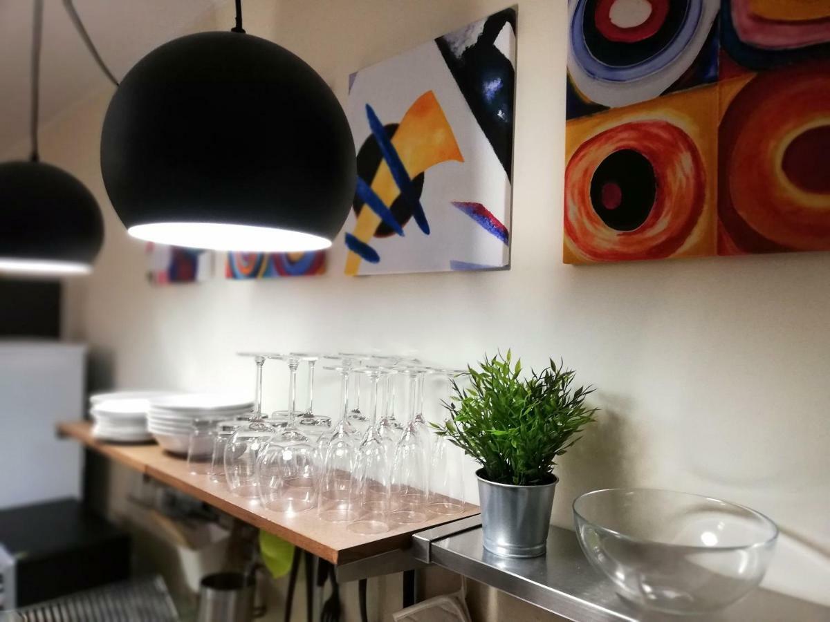 Friends & Family - Free Parking Car Apartment